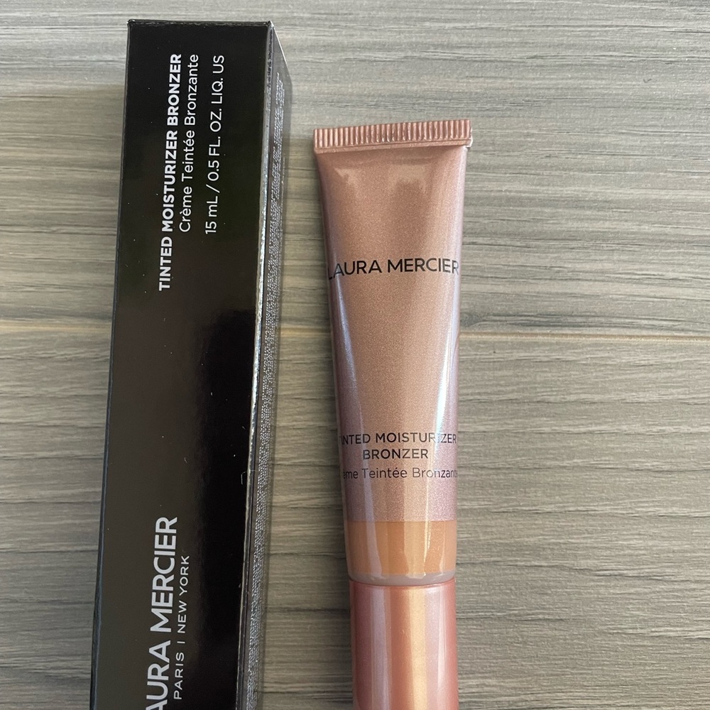 Laura Mercier tinted moisturizer bronzer- #4 sunlight